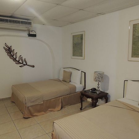 Hotel Colonial มายาเกซ ภายนอก รูปภาพ