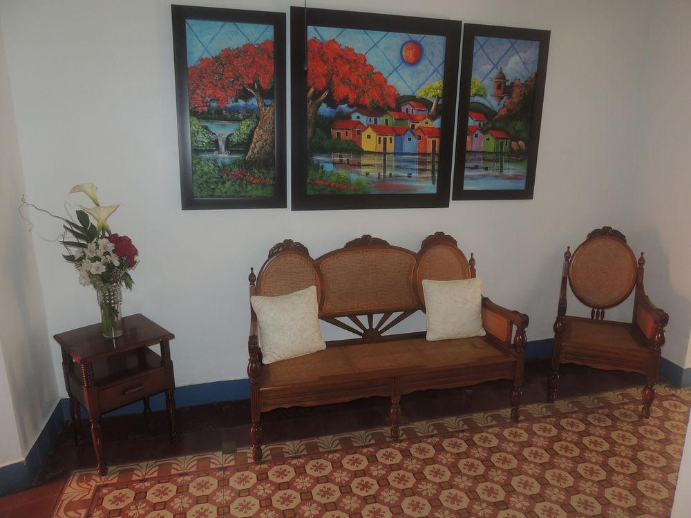 Hotel Colonial มายาเกซ ภายนอก รูปภาพ