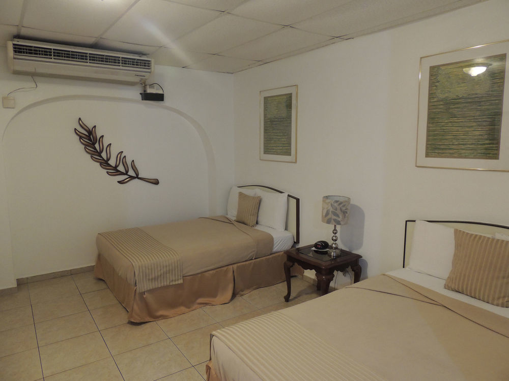 Hotel Colonial มายาเกซ ภายนอก รูปภาพ