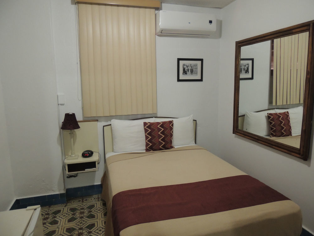 Hotel Colonial มายาเกซ ภายนอก รูปภาพ