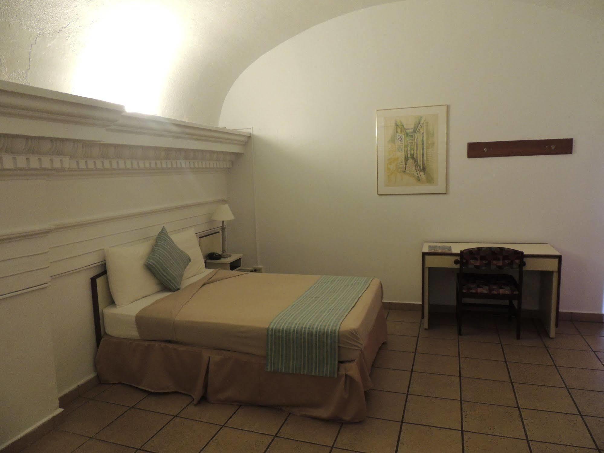 Hotel Colonial มายาเกซ ภายนอก รูปภาพ