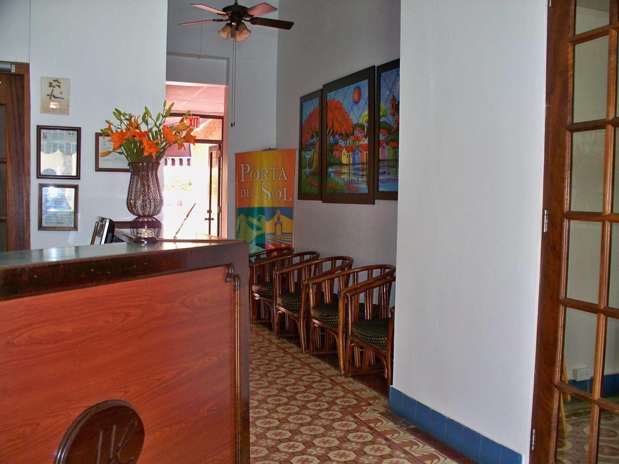 Hotel Colonial มายาเกซ ภายนอก รูปภาพ